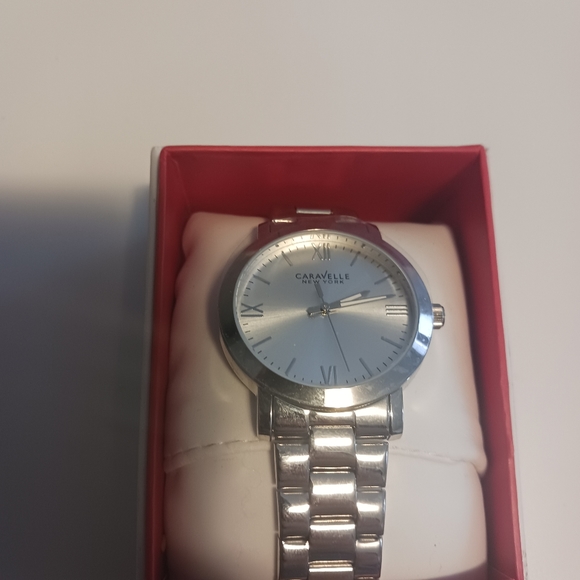 BNIB Caravelle New York watch (stainless steel) - Picture 2 of 4